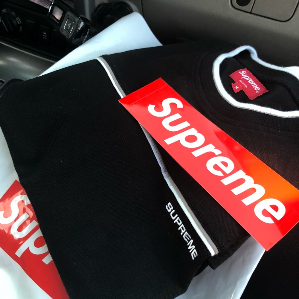 BRAND NEW SUPREME SHIRT